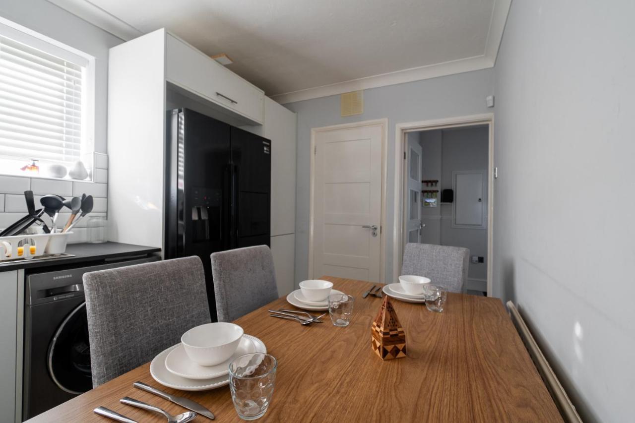 Ashbourne House - Close To Central Вокінг Екстер'єр фото